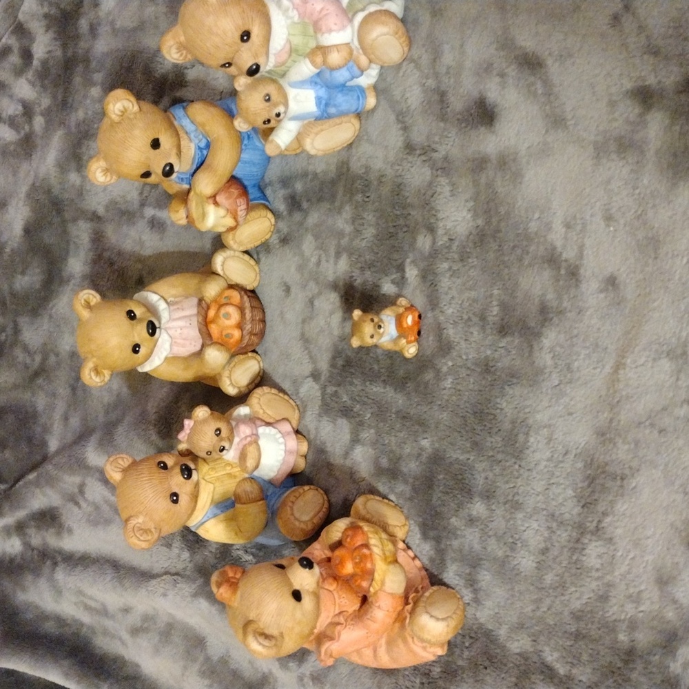 6pc Bear Figurine set w/ baby.